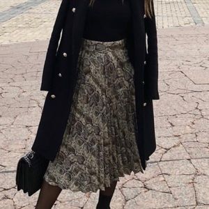 NWT ZARA ANIMAL SNAKE PRINT PLEATED SKIRT XS
